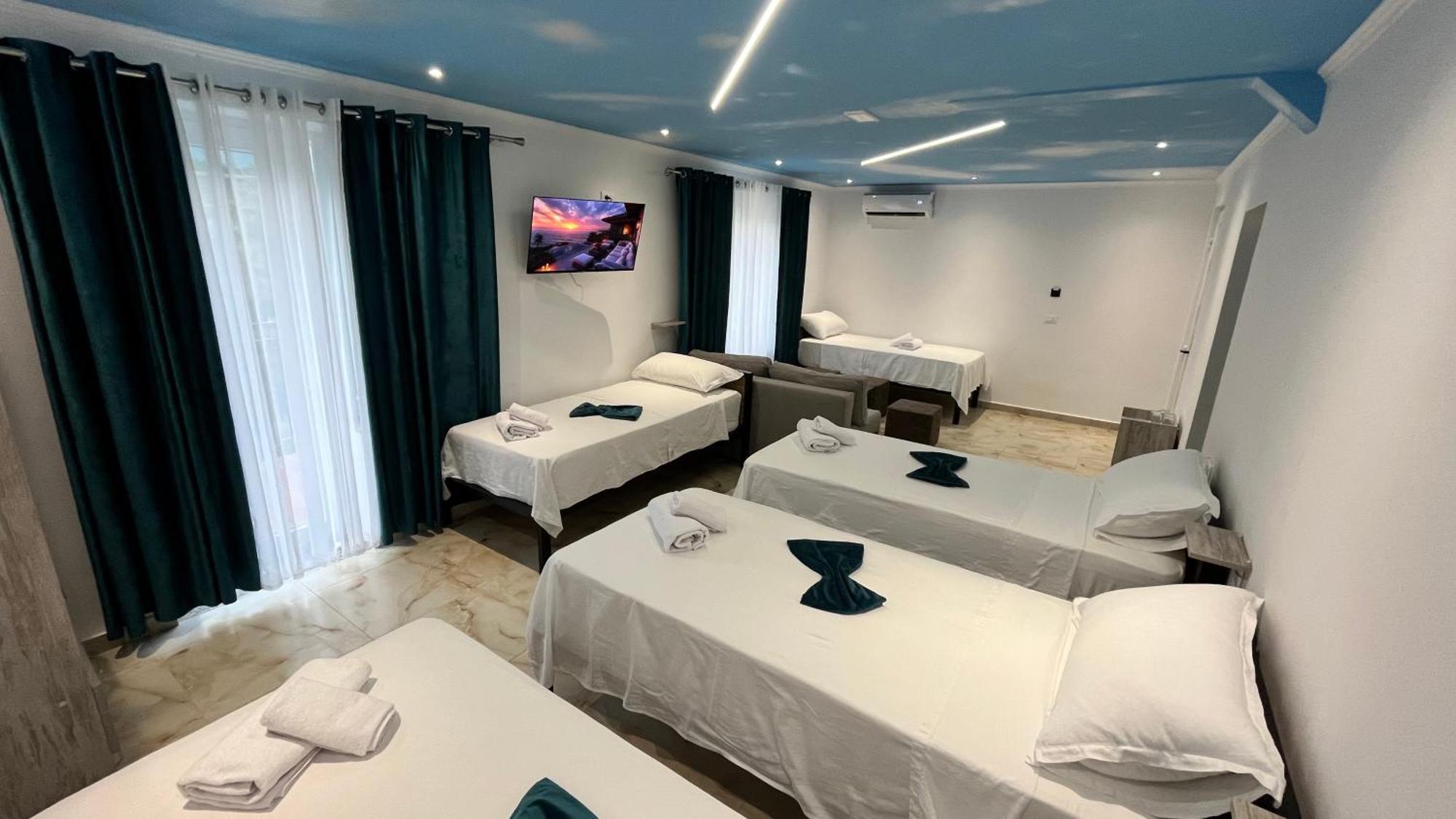 Hotel Davids Koman Экстерьер фото